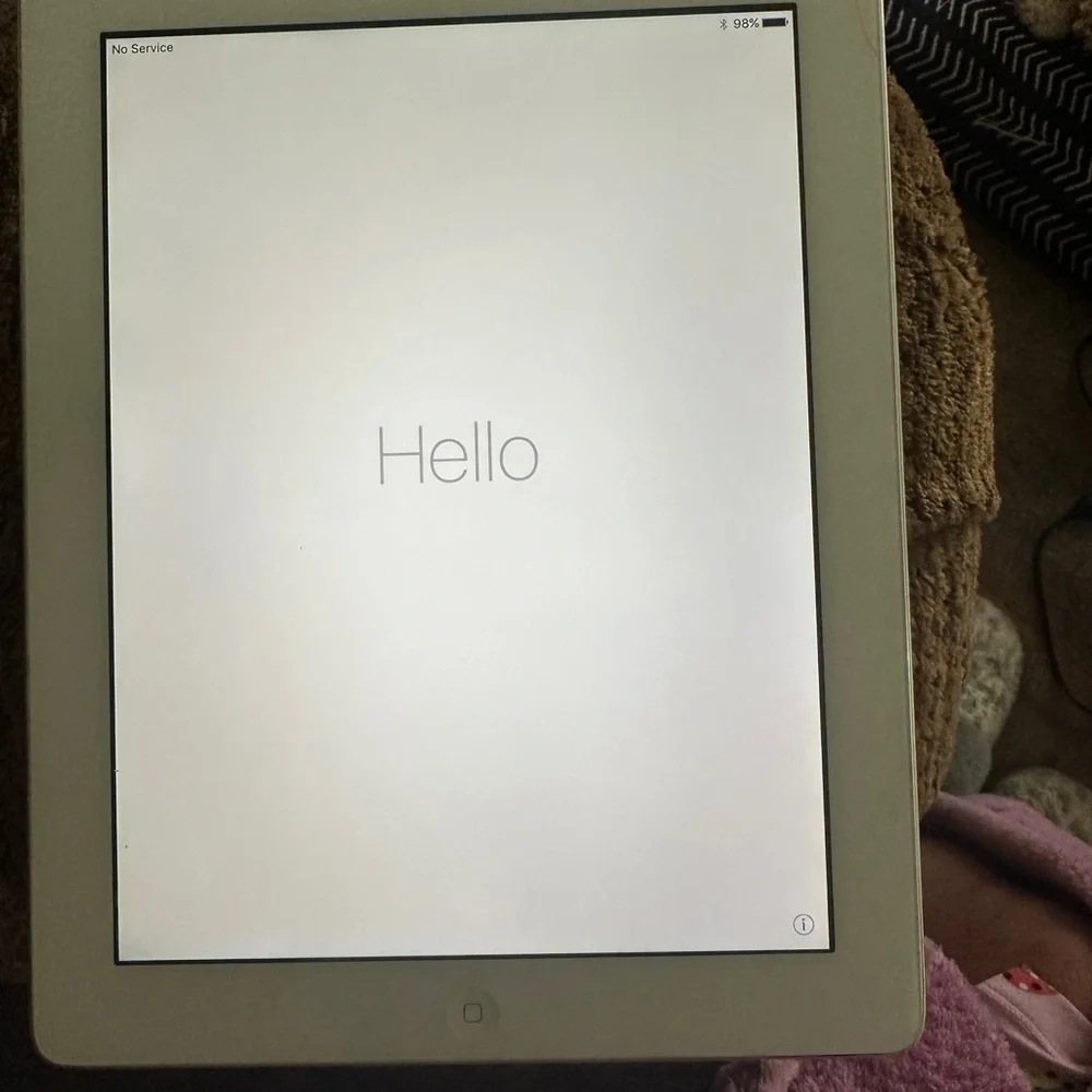 Apple White Tablet 4th generation, 32GB unlocked